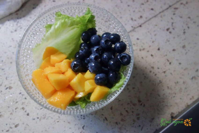 salad bữa sáng giảm cân, bữa sáng giảm cân với salad trái cây và sữa lắc chuối