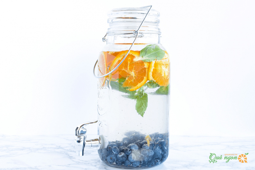 nước detox việt quất, công thức, công thức nước detox với việt quất, cam và basil