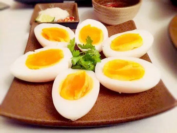Ăn trứng quá nhiều có thể gây ra tác dụng phụ gì không tốt cho sức khỏe?