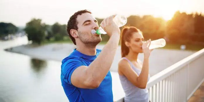 Bổ sung nước cho cơ thể khi tập thể dục: 6 điều quan trọng cần nhớ
