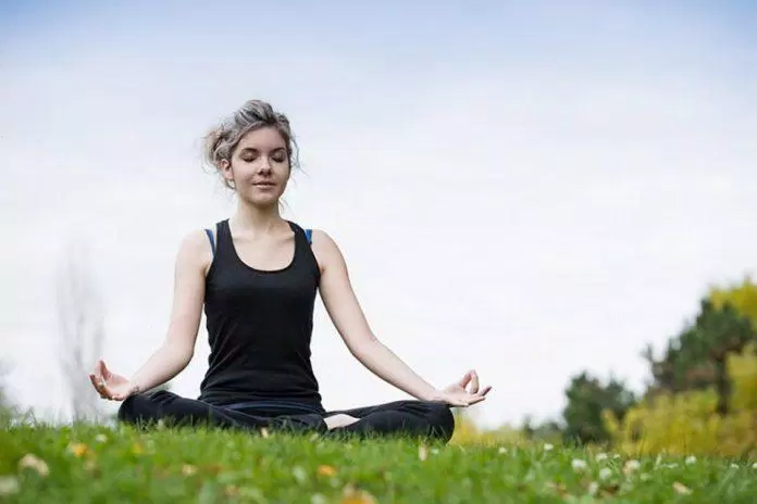 15 phút tập hít thở yoga mỗi sáng cho tinh thần tỉnh táo cả ngày