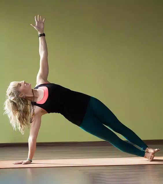 sức khỏe, thể dục và yoga, một loạt các động tác yoga giúp điều chỉnh tư thế của bạn - hãy để sự tự tin tỏa ra từ cơ thể bạn