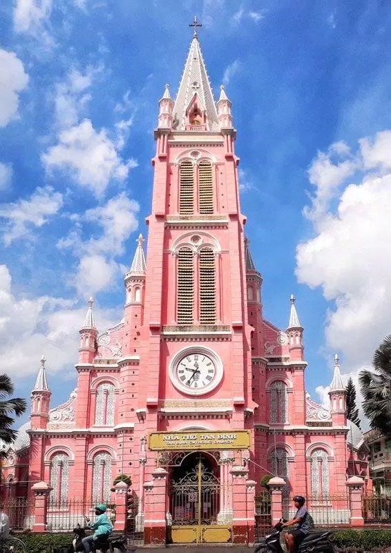Nhà thờ Tân Định Sài Gòn – Địa điểm check-in độc lạ của du khách gần xa
