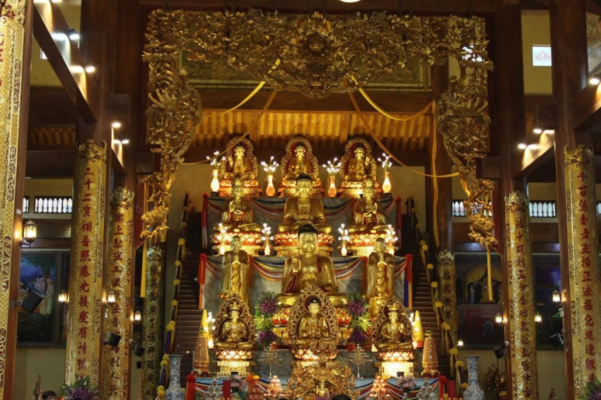 Kinh nghiệm du lịch hành hương khám phá chùa Ba Vàng
