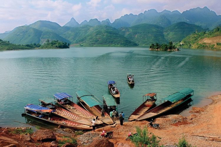 khám phá lòng hồ quỳnh nhai đẹp mê hồn – địa điểm thu hút khách du lịch