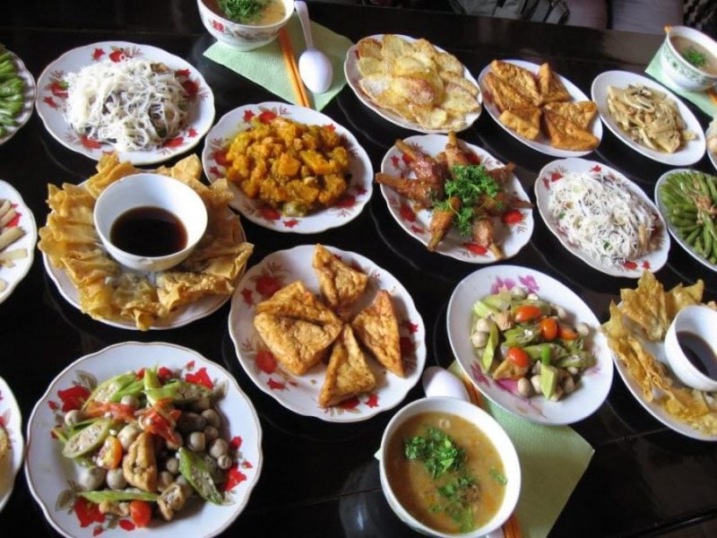Ăn gì ở Huế: 22 món đặc sản chỉ dân “sành ăn” mới biết