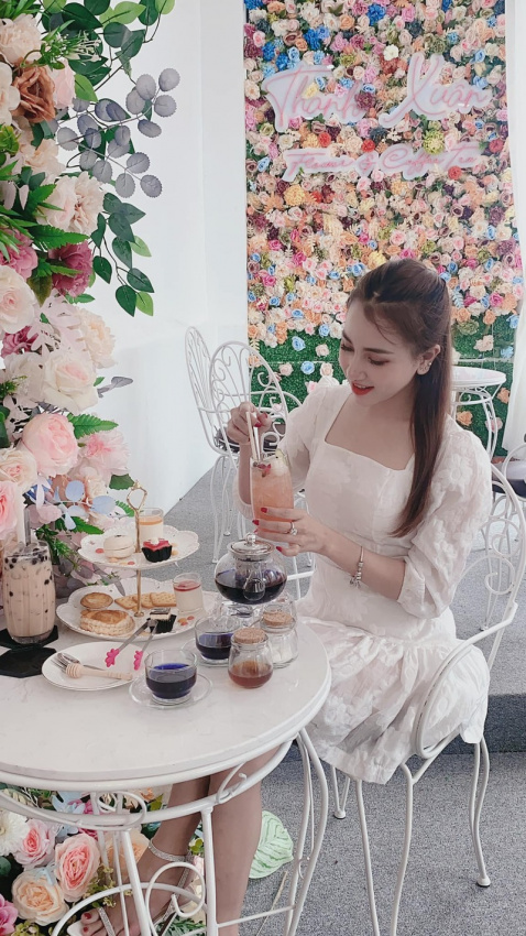 thanh xuân flower & coffee tea – tiệm trà “chanh sả” tràn ngập hoa tươi