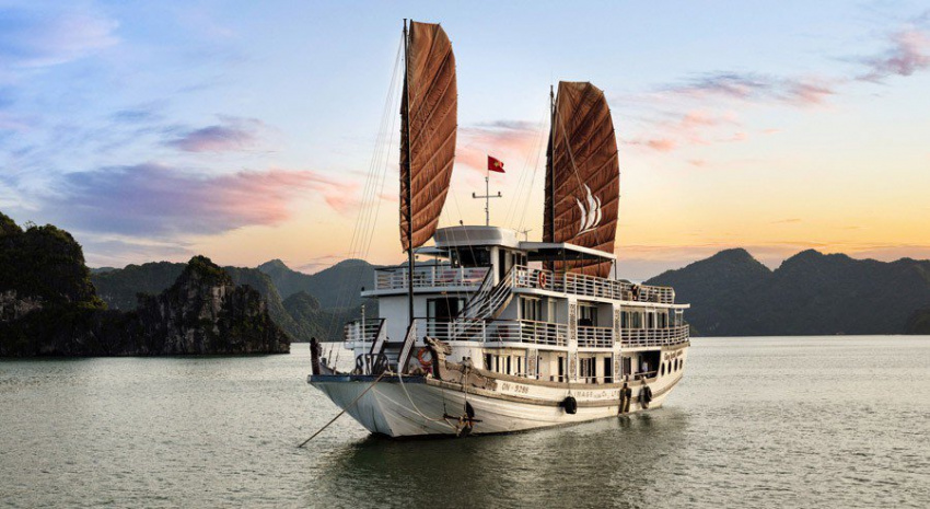 Trải nghiệm đi du thuyền tham quan vịnh Hạ Long có gì thú vị?