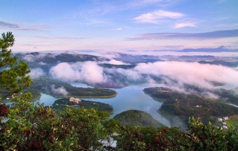 Hồ Tuyền Lâm có gì chơi: 12 trải nghiệm hấp dẫn nhất