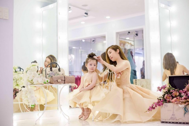 Bật mí địa chỉ mua váy đầm đẹp u50 tặng mẹ uy tín ở Hà Nội