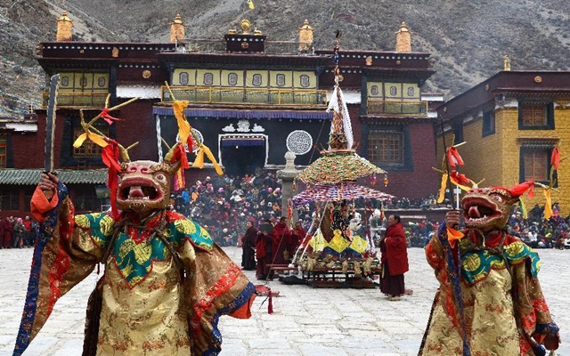 khám phá những lễ hội văn hóa thú vị trong tour du lịch tây tạng