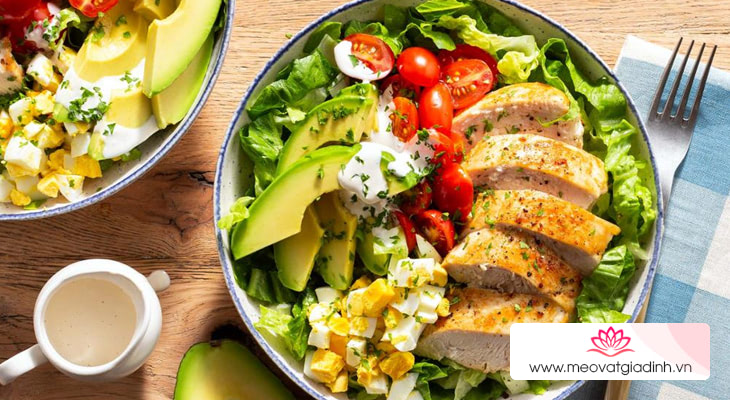 cách làm cobb salad, cobb salad, cobb salad là gì, salad, vào bếp, cobb salad là gì? nguồn gốc và cách làm đơn giản tại nhà
