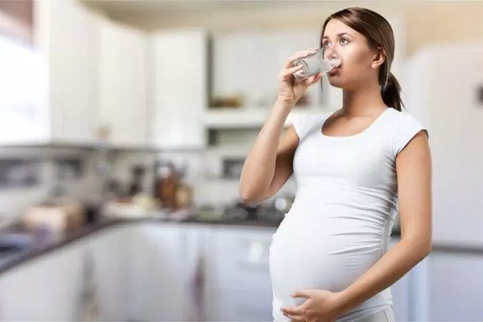 Nhu cầu nước và chất xơ trong thai kỳ giúp mẹ và bé khỏe mạnh tối ưu