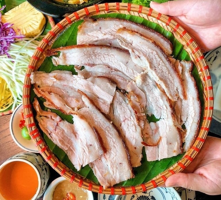 top 8 quán bánh tráng cuốn thịt heo đà nẵng đậm hương vị truyền thống