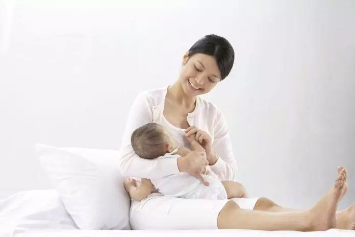 Sữa mẹ có lợi ích gì cho trẻ sơ sinh? Làm sao để cho trẻ bú mẹ đúng cách?