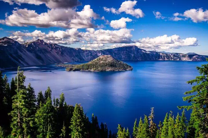 Chinh phục công viên quốc gia trên hồ miệng núi lửa sâu nhất nước Mỹ
