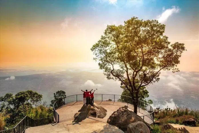 Bạn đã biết đến 5 ngọn núi đẹp nhất ở Việt Nam chưa?