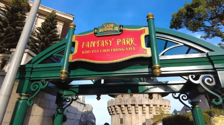 fantasy park | khám phá công viên giải trí trong nhà lớn nhất thế giới