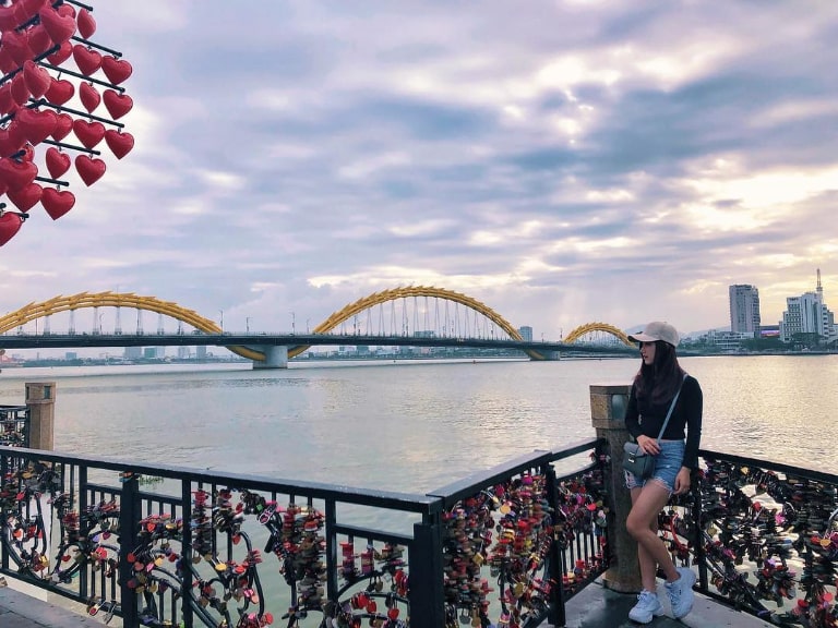 cầu khóa tình yêu đà nẵng – chiếc cầu có kiến trúc độc đáo bắc ngang sông hàn